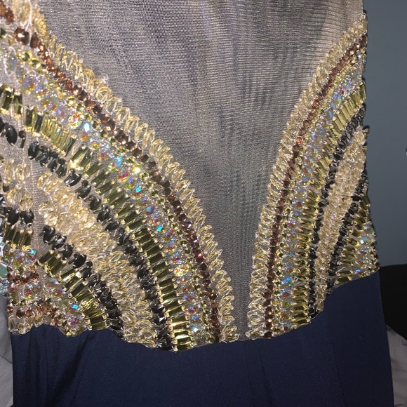 Beautiful dress - Picture 3 of 3